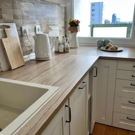 公寓 Cute With Amazing Balcony Near Center *